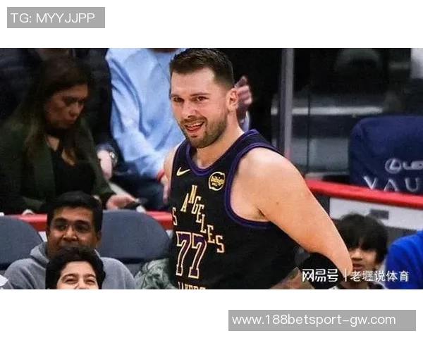 约什格林称赞三球自信与东契奇相似展现强大技巧的关键所在 约什格林称赞三球自信与东契奇相似展现强大技巧的关键所在